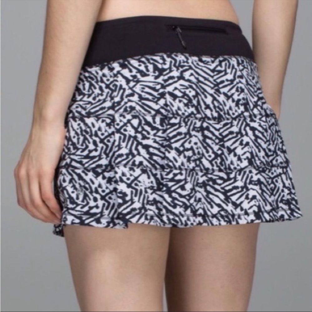lululemon athletica Black & White Abstract Print Skort with Black Waistband